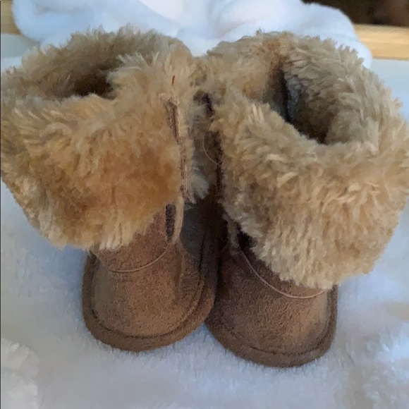 Carter’s white fleece pullover - boots - Picture 6 of 8